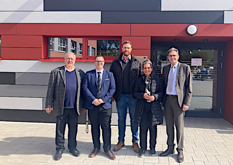 uebergabe_schulgelaende.jpg uebergabe_schulgelaende.jpg